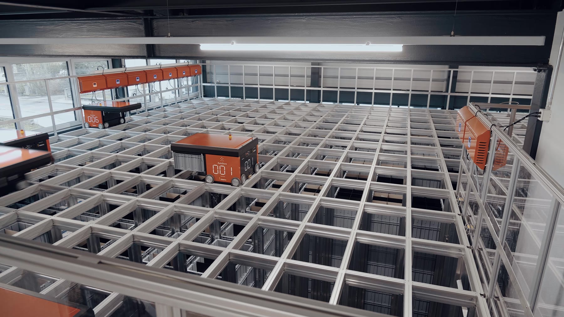 Magasin automatisé à navettes, dans un atelier de micromécanique